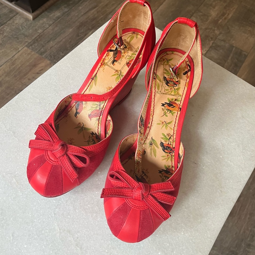 Miss L-fire redeather and suede wedges NWOT